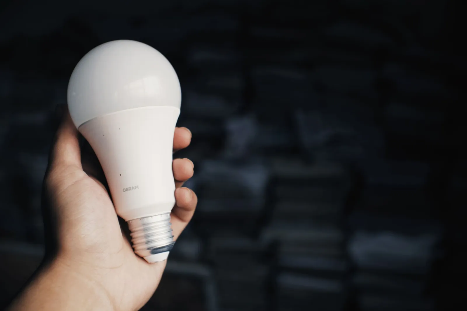 żarówki LED w pokoju